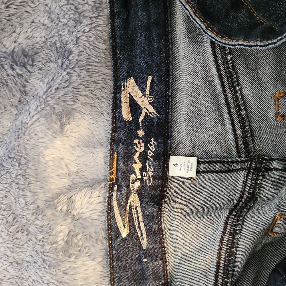 Shorts - Picture 3 of 3